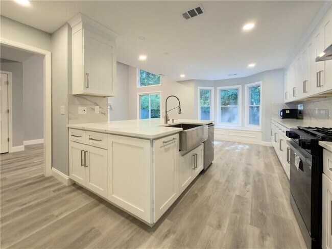 Photo - 528 Parkstone Ln