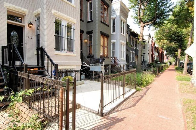 Photo - 212 P St NW Unidad #B