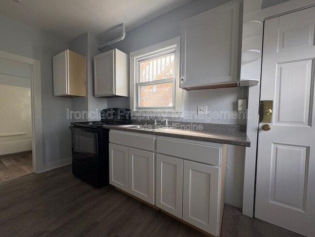 Building Photo - 206 Main St Unit 204 3