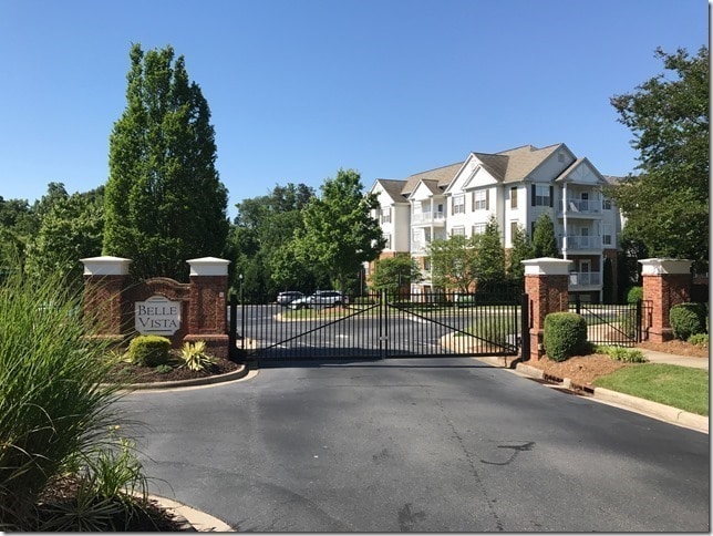 Photo - Well maintained 2 br 2 ba condo in the gat... Unidad 14327