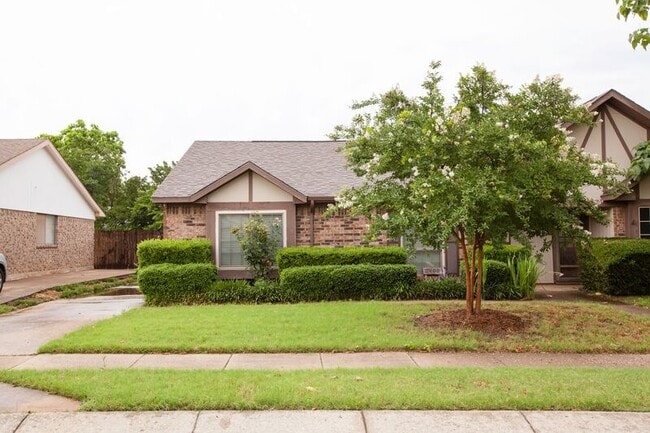 Photo - 2902 Post Oak Dr House