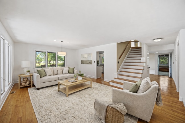 Photo - 709 Orchard Ln
