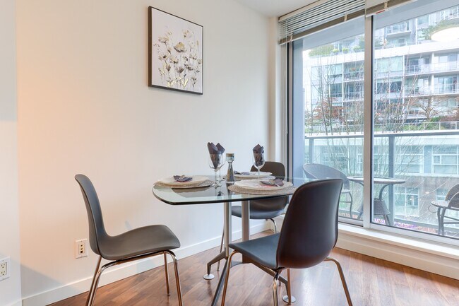 Photo - 233 Robson St