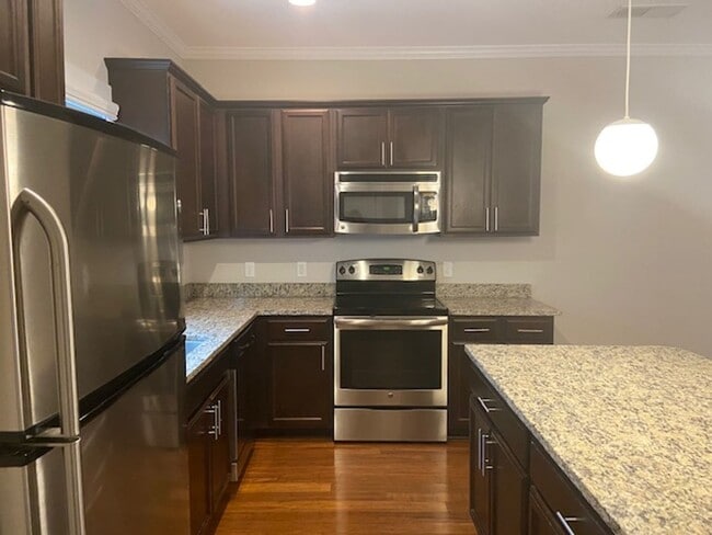 Photo - Stunning 3 bed/2.5 bath townhouse with Gated Parking and Energy Efficiency Unidad 607