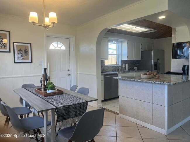 Photo - 2027 Wallace Ave