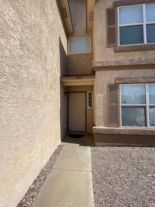 Photo - Spacious 5-Bedroom Home with 2 Living Areas – 2,270 Sq Ft Near Porter Dr.