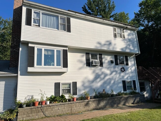 Building Photo - 22 Tainter Hill Rd Unit A