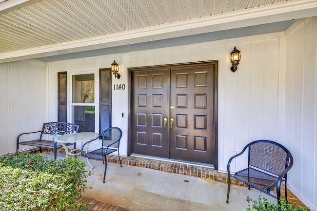 Photo - 1140 Troon Dr E