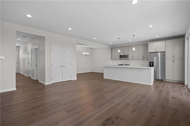 Photo - 413 Walnut Ct