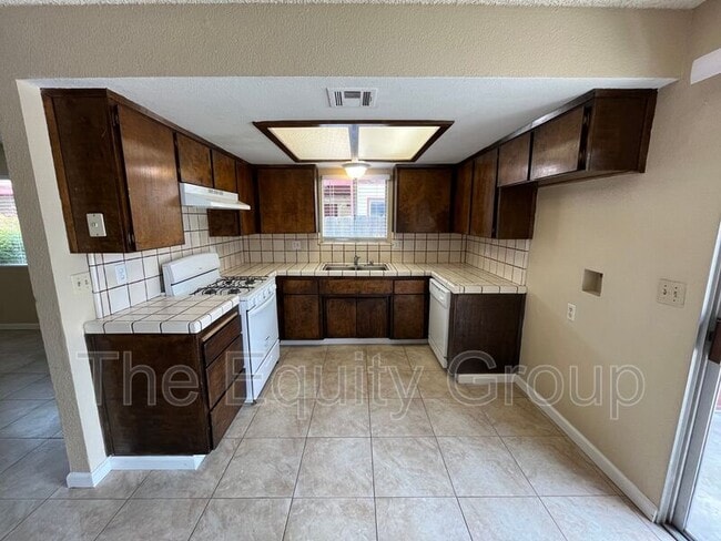 Photo - 826 N Williford Dr