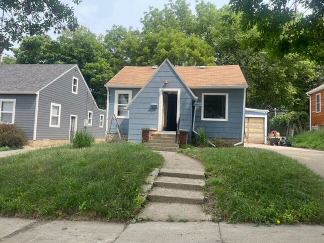 Building Photo - 2 bedroom house coming soon Rent Reduced!
