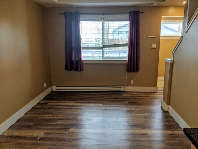 Photo - 860-105 105 Ave