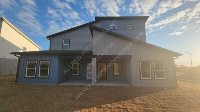 Photo - POIGAI ESTATES: BRAND NEW