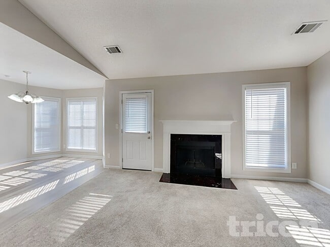 Photo - 208 Ravenwood Ct