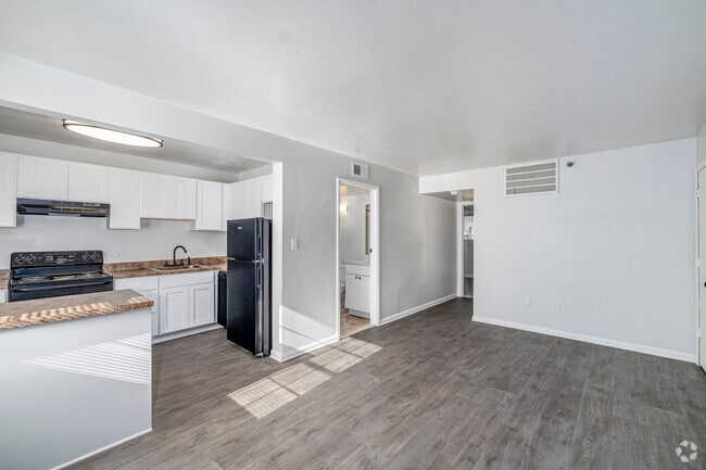 2BR, 2BA - 850SF - Living Room