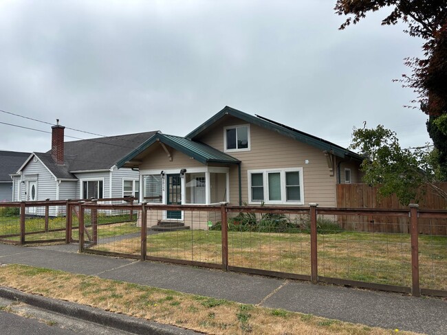 Building Photo - 2824 Aberdeen Ave