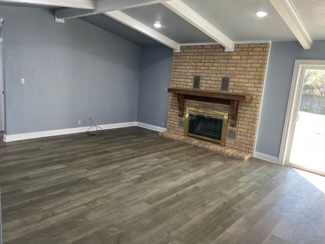 Photo - 229 Travis Ln