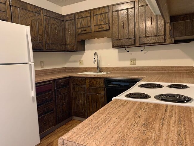 Photo - 2 Bed, 1 Bath Apartment for Rent in East Loveland! Move in special - 2 Weeks Free, Flexible lease...