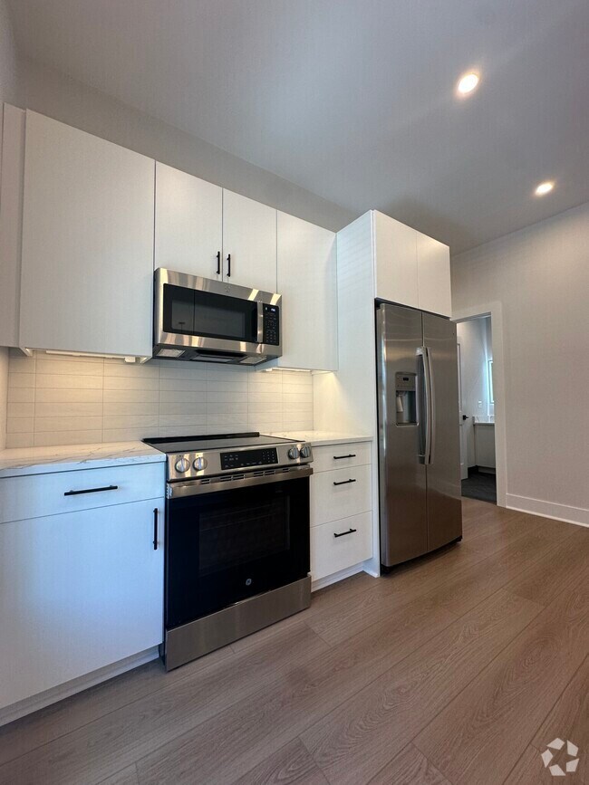 Building Photo - 9 Newton St Rental