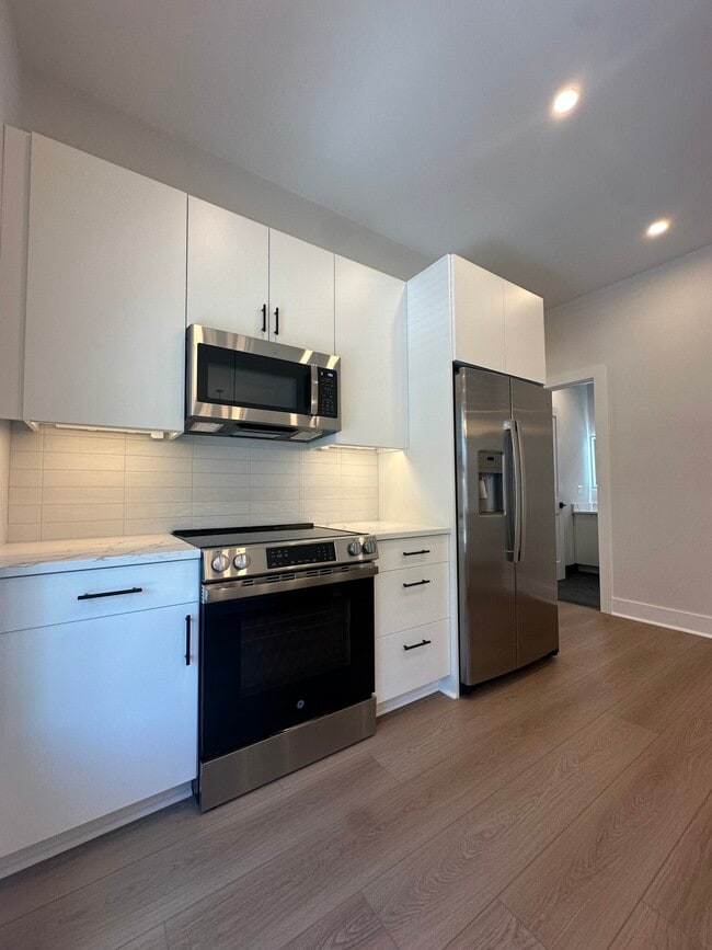 Building Photo - 9 Newton St Rental