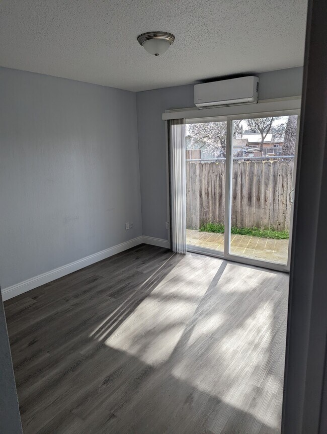 Photo - Harrison Court Apartments