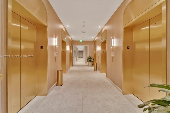 Photo - 77 SE 5th St Unidad 2115