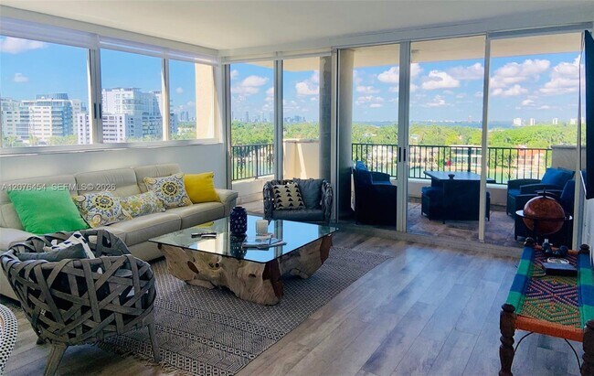 6422 Collins Ave Unidad 804