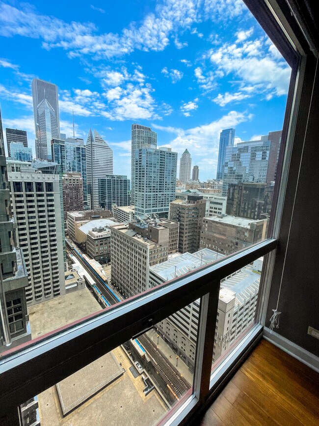 200 N Dearborn St Unit 1307
