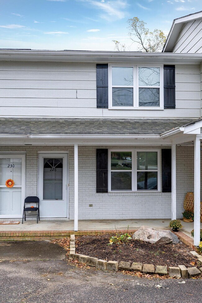 Photo - 228 Waldo St