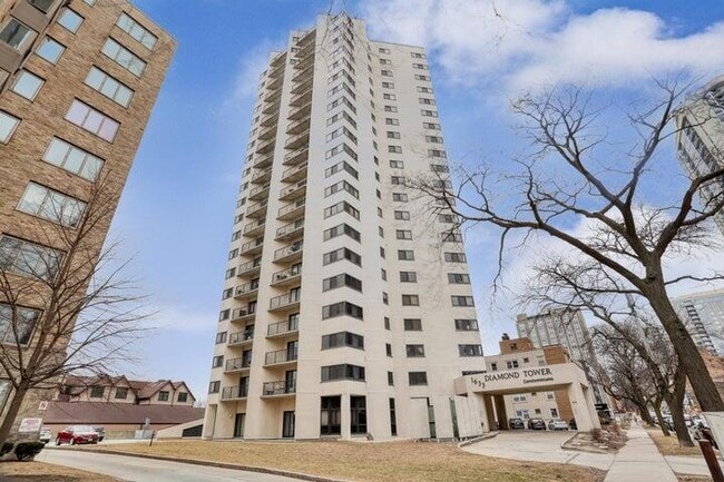 Photo - 1633 N Prospect Ave Apartment