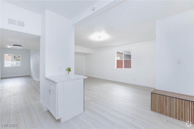 Building Photo - 3008 Lawndale St Rental