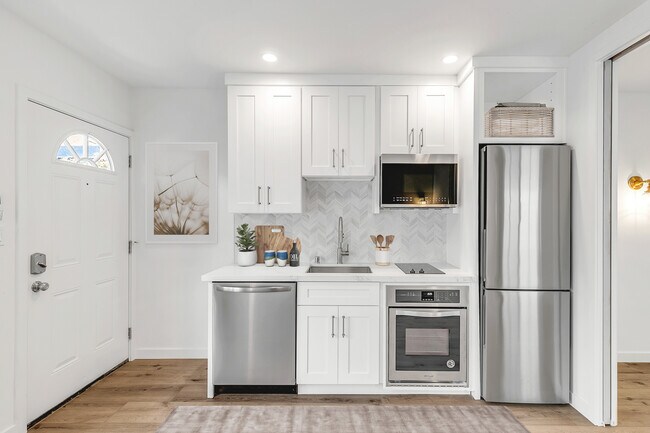 Photo - Romantic Venice Beach living just steps fr...