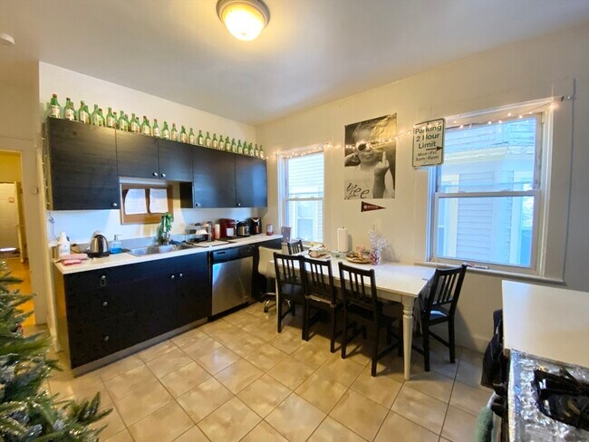 Building Photo - 72 Calumet St Unit 1