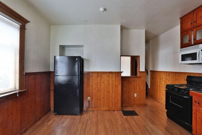 Photo - Large 4 Bedroom North Campus Townhouse - 1...