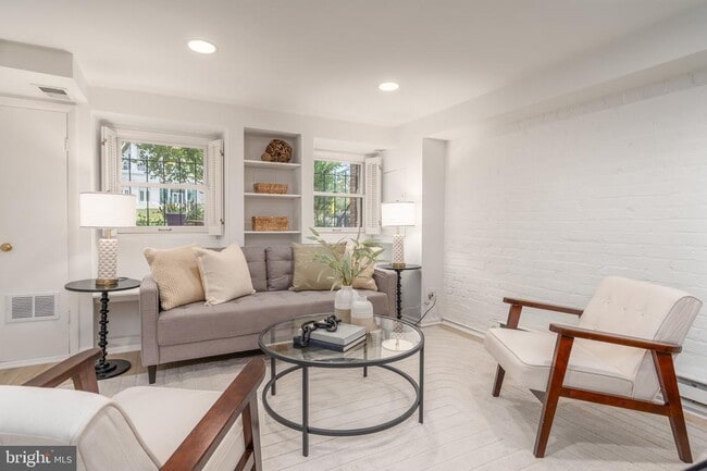 Photo - 1683 35th St NW Unidad B