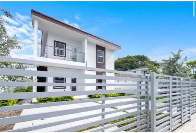 Photo - 1831 NW 67th St Unidad 2