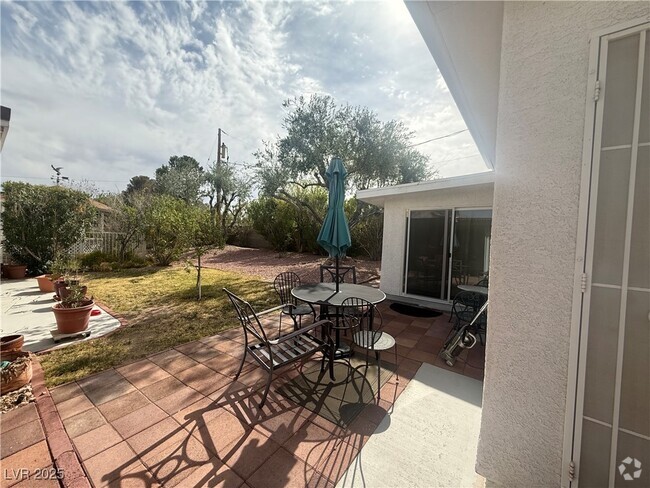 Building Photo - 2045 S Tenaya Way Rental