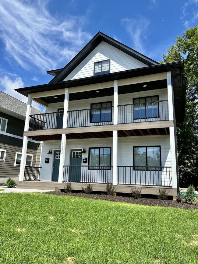 Building Photo - 1523 Rollins Ave SE Unit #1