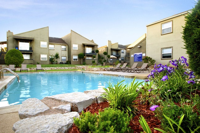Piscina estilo centro turístico en Stonegate Apartments en Abilene, TX - Stonegate