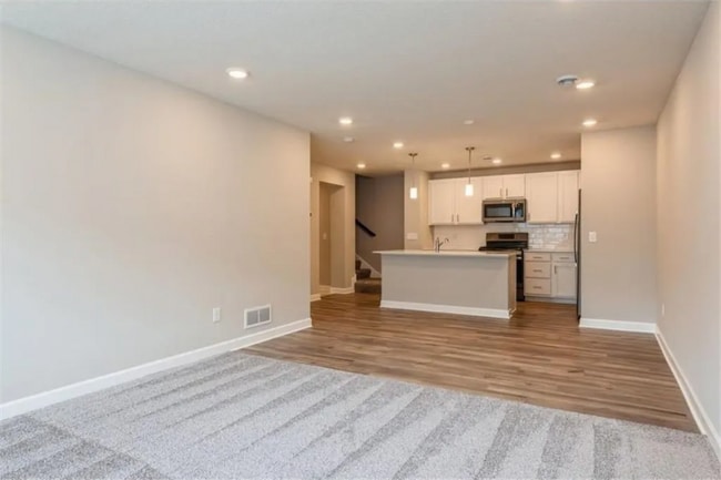 Photo - 10888 Fountain Pl N