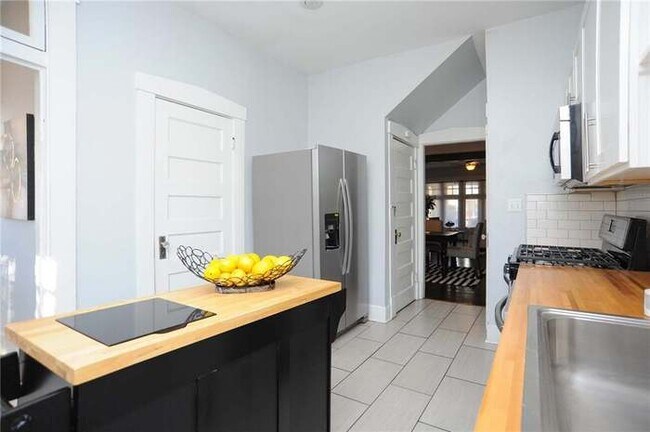 Kitchen - 2158 N Pennsylvania St