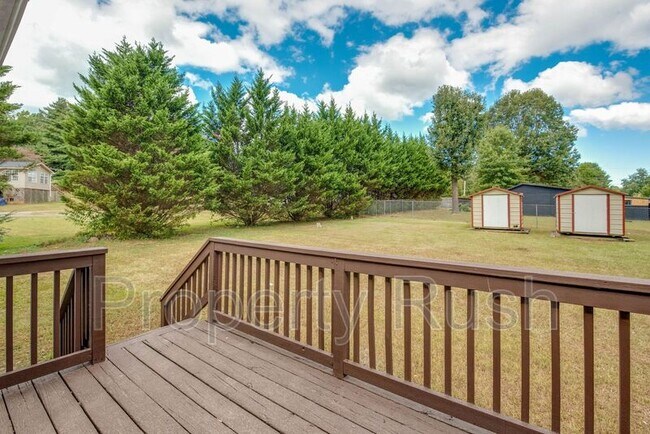 Photo - 718 Salem Rd