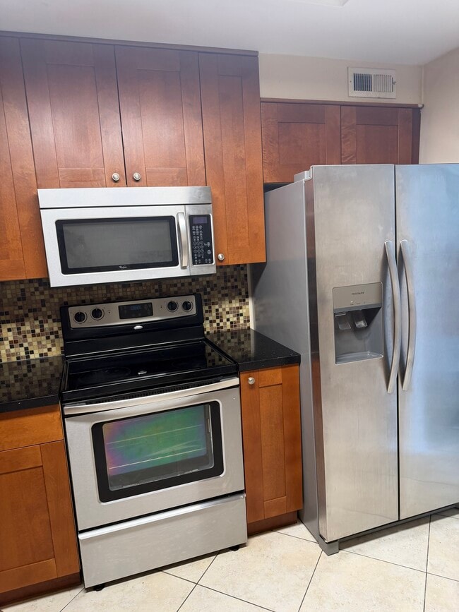 Building Photo - 2851 NE 183rd St Unit 1507