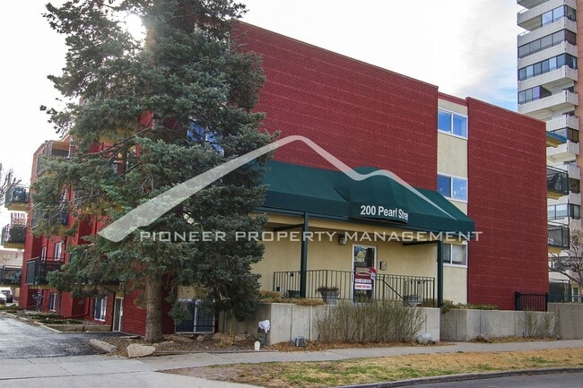 Building Photo - Cozy Condo with Assigned Parking Spot and Balcony Unit 302