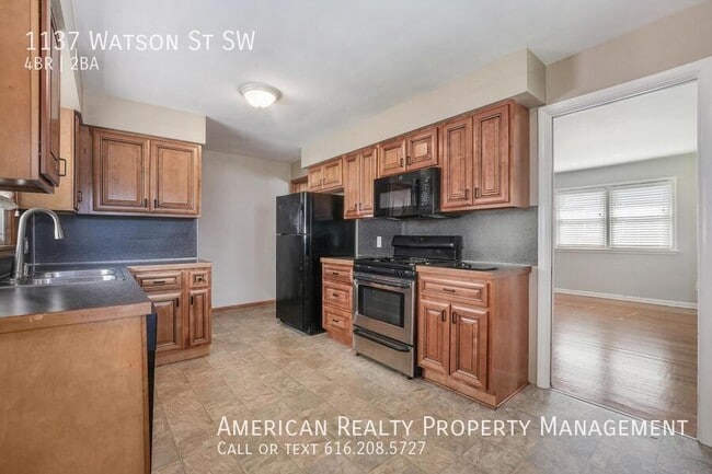 Photo - 1137 Watson St SW