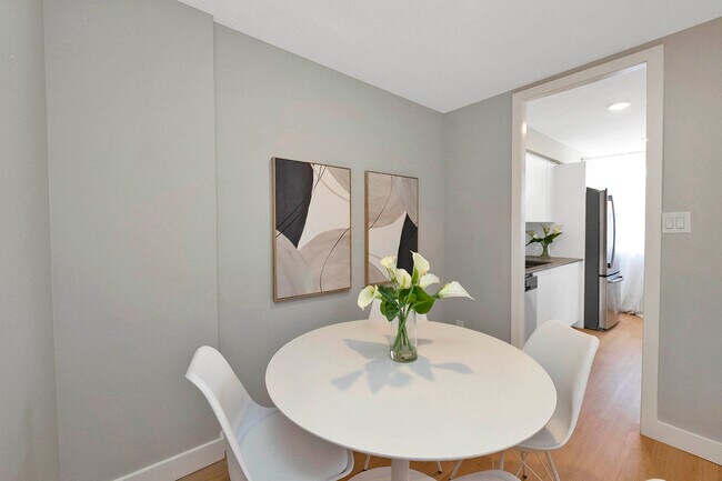 Photo - Dixie Square Apartments