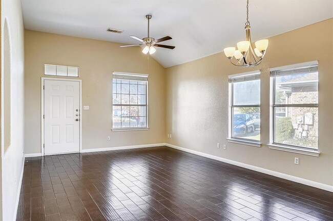 Photo - 2858 Southampton Way