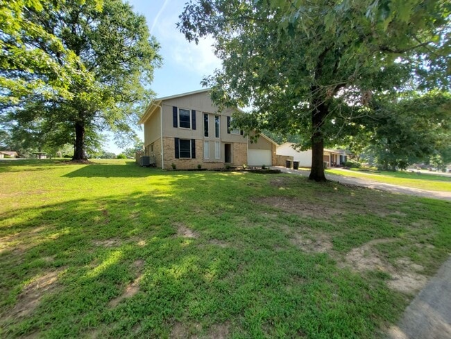 Building Photo - 32 Del Tara Dr