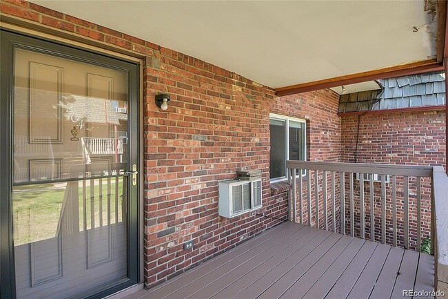 Photo - 5401 E Warren Ave Unidad 204 Rental