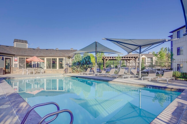 Building Photo - Villas on Main